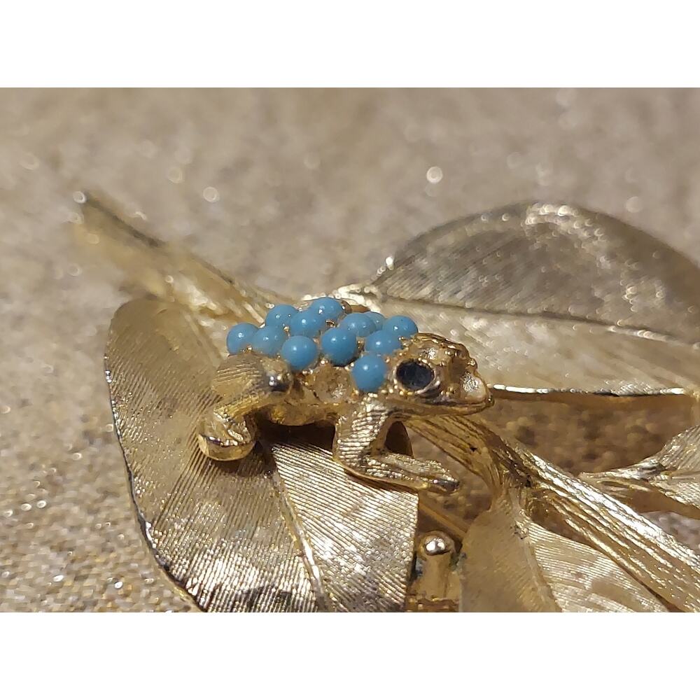 Vintage Large Brooch LEDO 1962 Golden Leaf Frog Faux Turquoise Pin READ - Picture 8 of 11